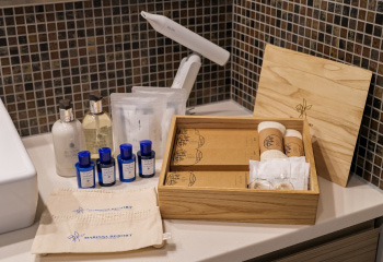 Suite & premium room amenities